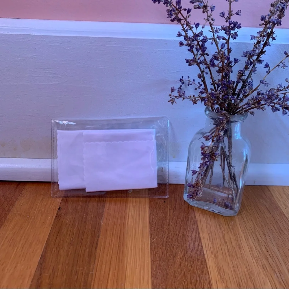 NIP Blue Light Reading Glasses Cleaning Cloth w/ Pouch for Glasses or Sunglasses